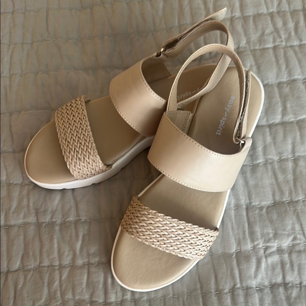 Easy Spirit Tan Sandals Woven Flat Design